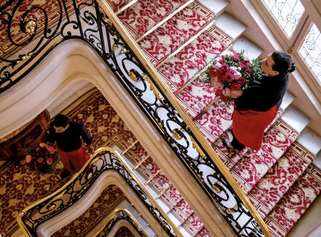 Hôtel Plaza Athénée stairwell